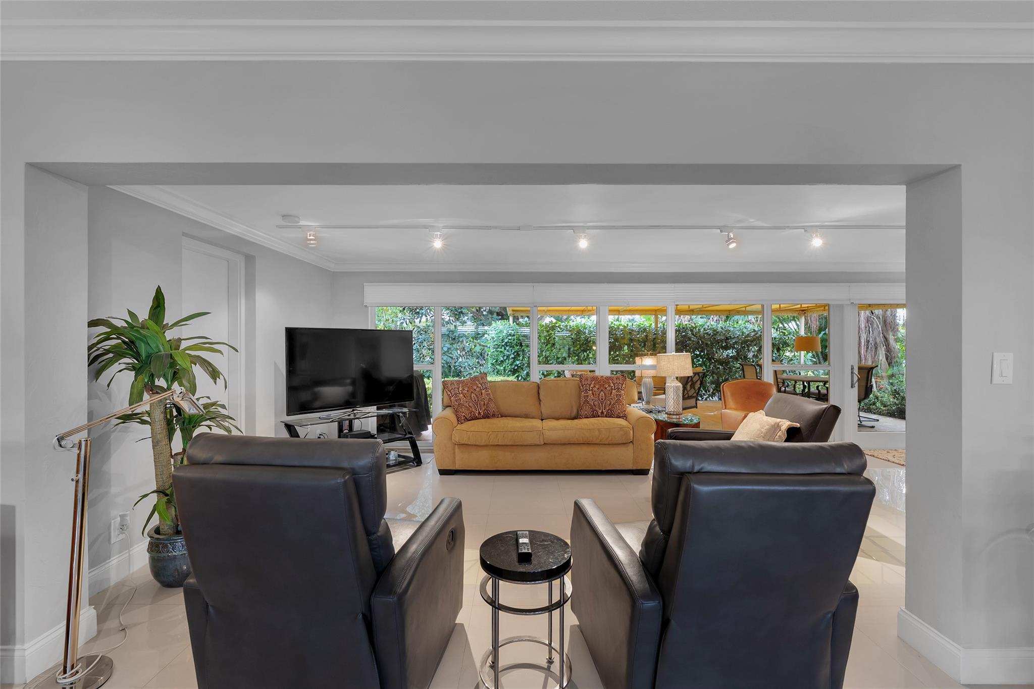 Palm Club Co-Op - Residential