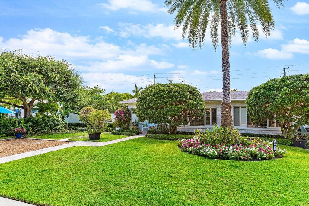 Photo of 340 NE 7th Avenue, Delray Beach, FL 33483 (MLS # B26012932)