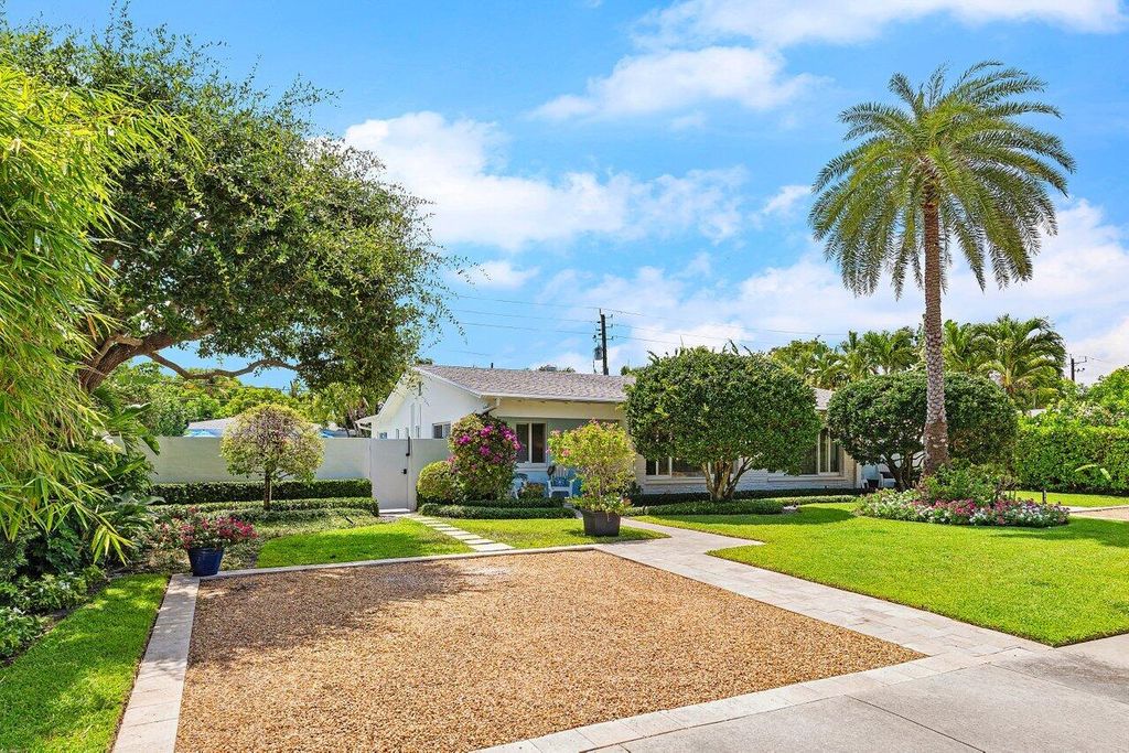 Photo of 340 NE 7th Avenue, Delray Beach, FL 33483 (MLS # B26012932)