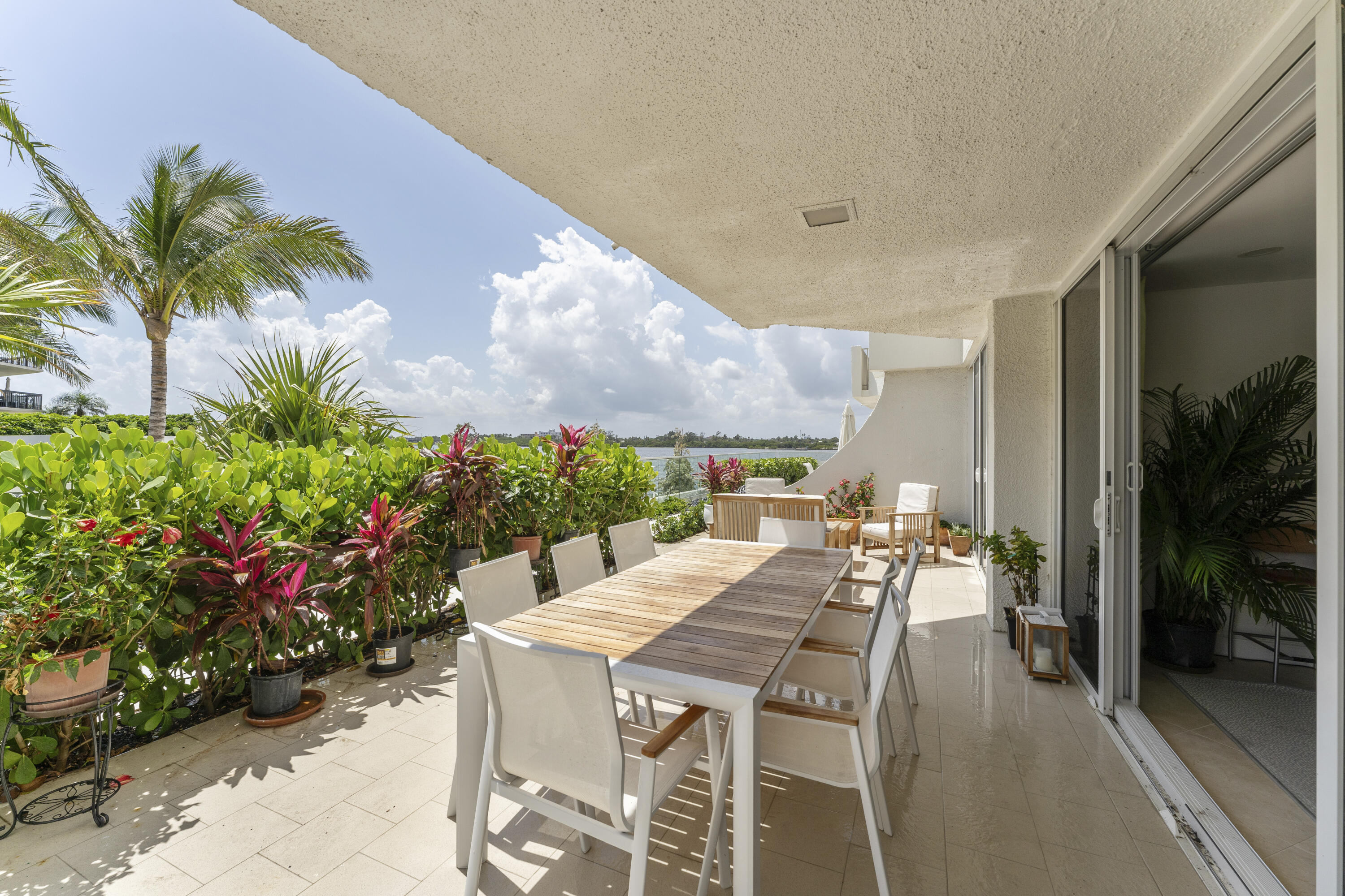 CARLYLE HOUSE CONDO - Residential Lease