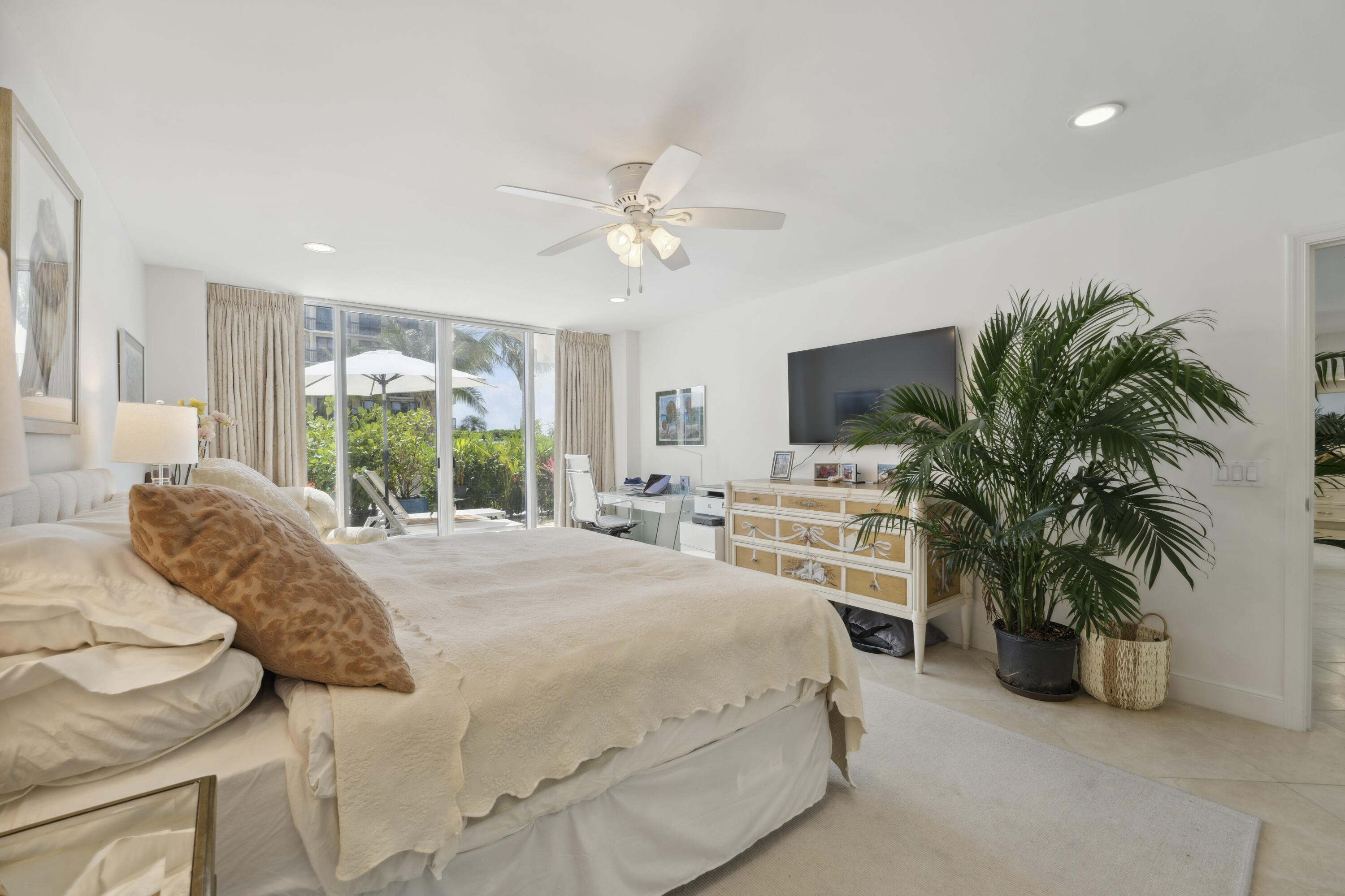 CARLYLE HOUSE CONDO - Residential Lease