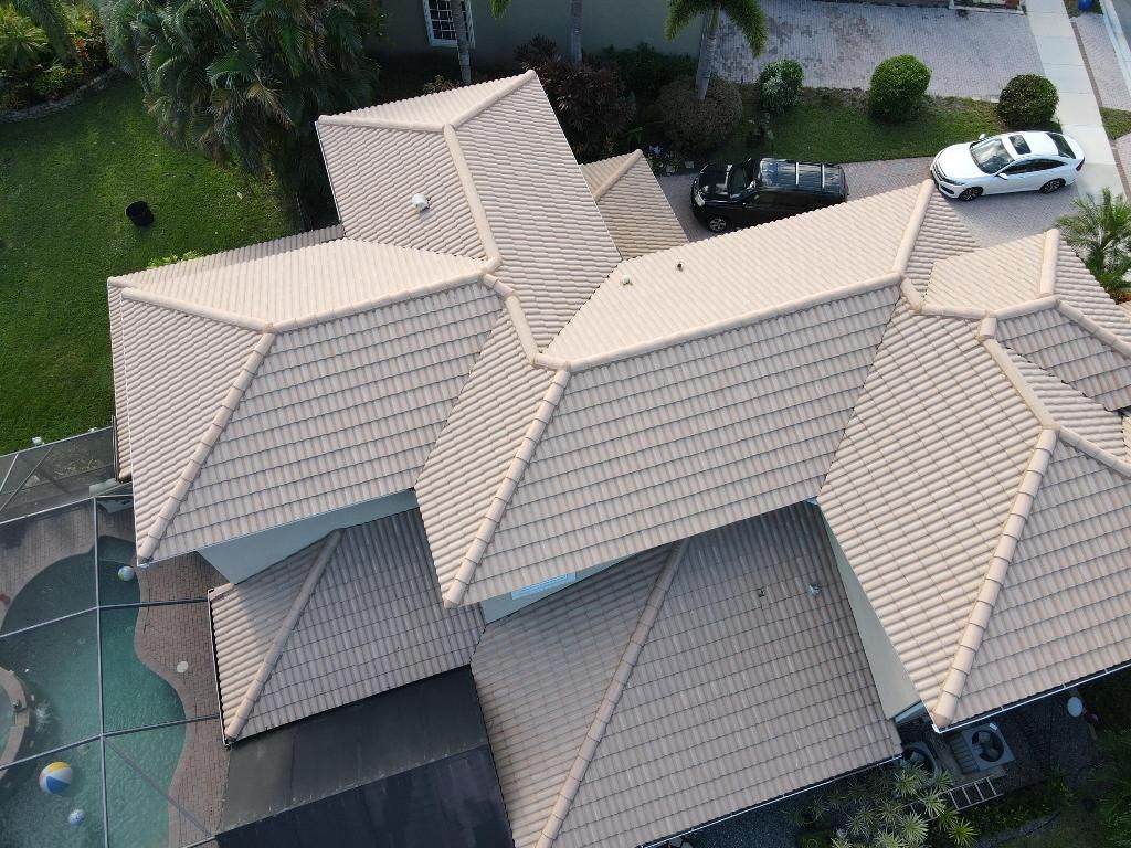 Photo of 129 Via Bosque, Jupiter, FL 33458 (MLS # R11128694)