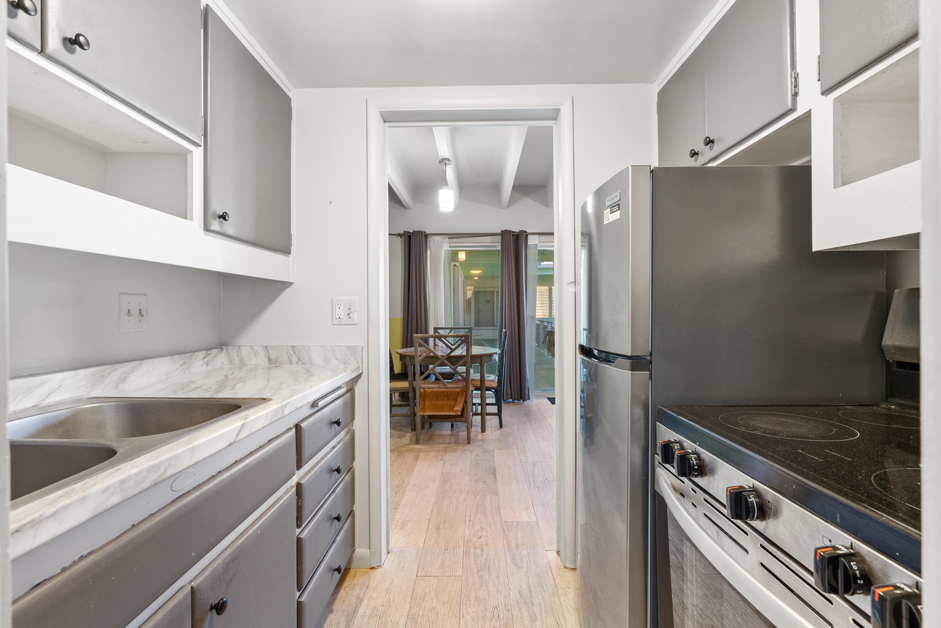 702 N Federal Highway B4