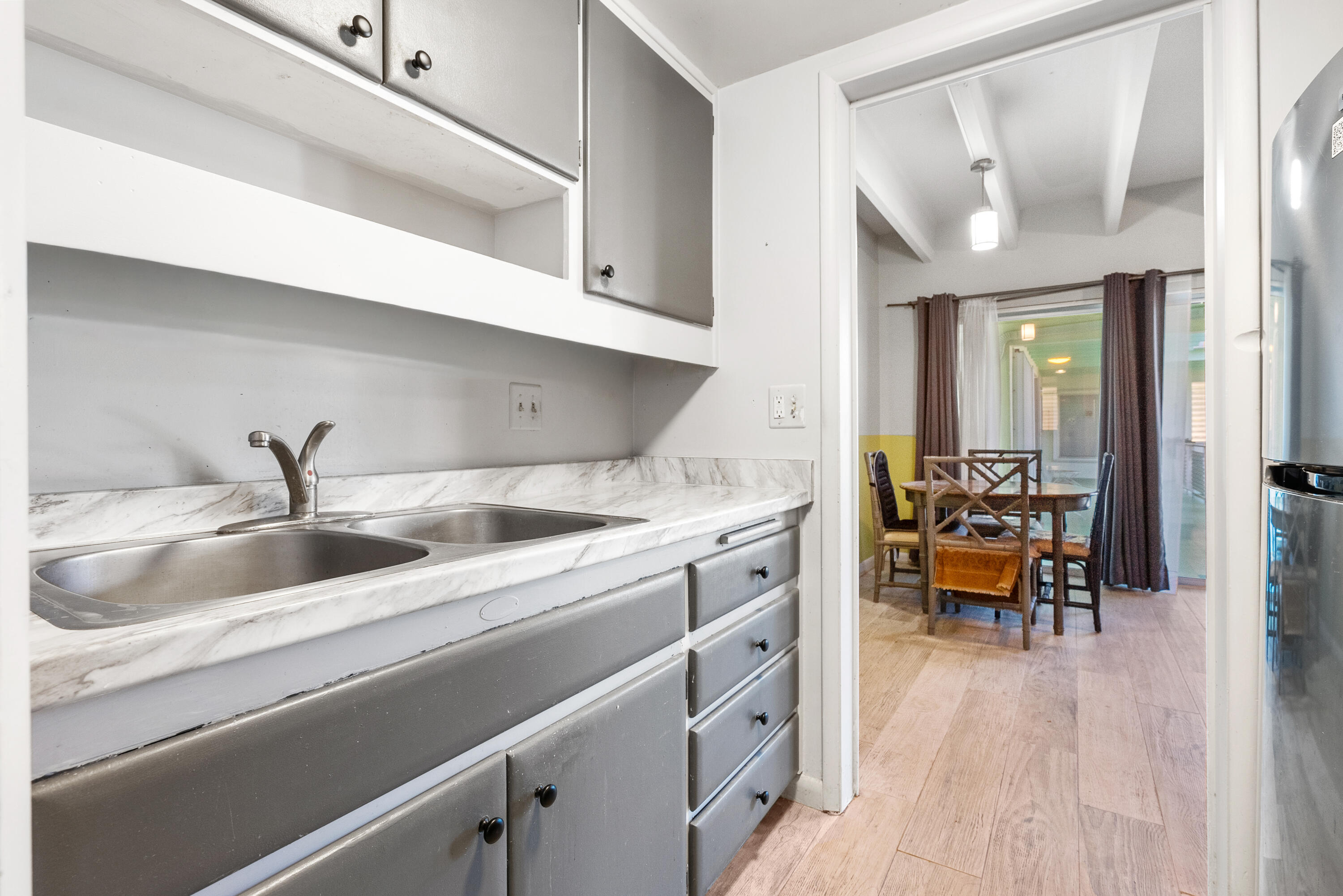 702 N Federal Highway B4