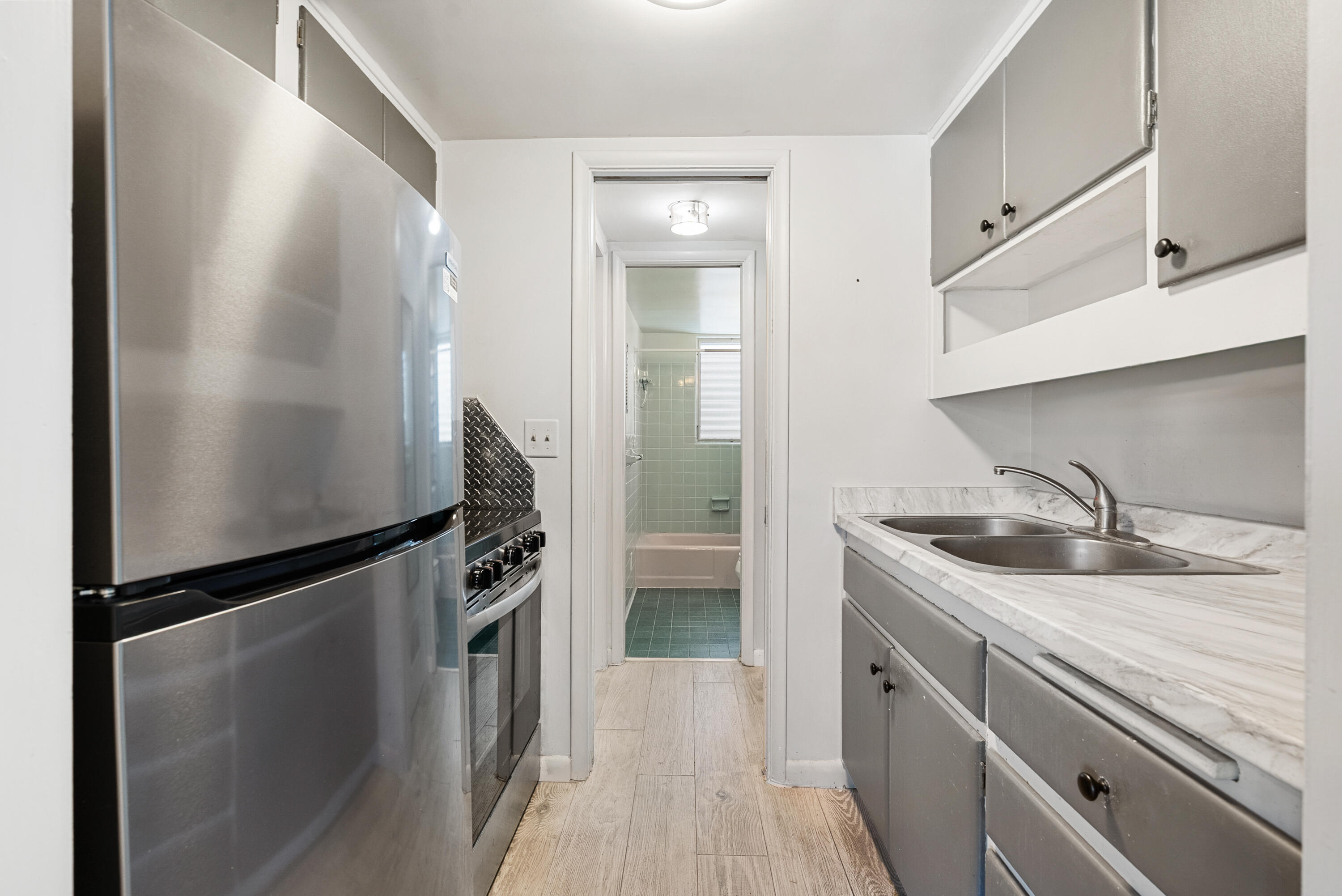 702 N Federal Highway B4