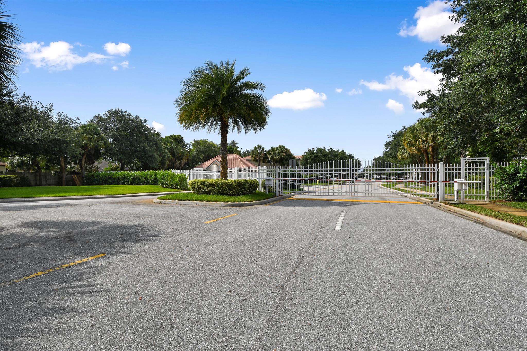 4576 Thornwood Circle