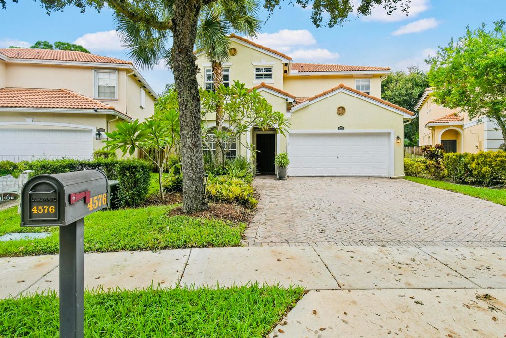 Photo of 4576 Thornwood Circle, Palm Beach Gardens, FL 33418 (MLS # R11027667)