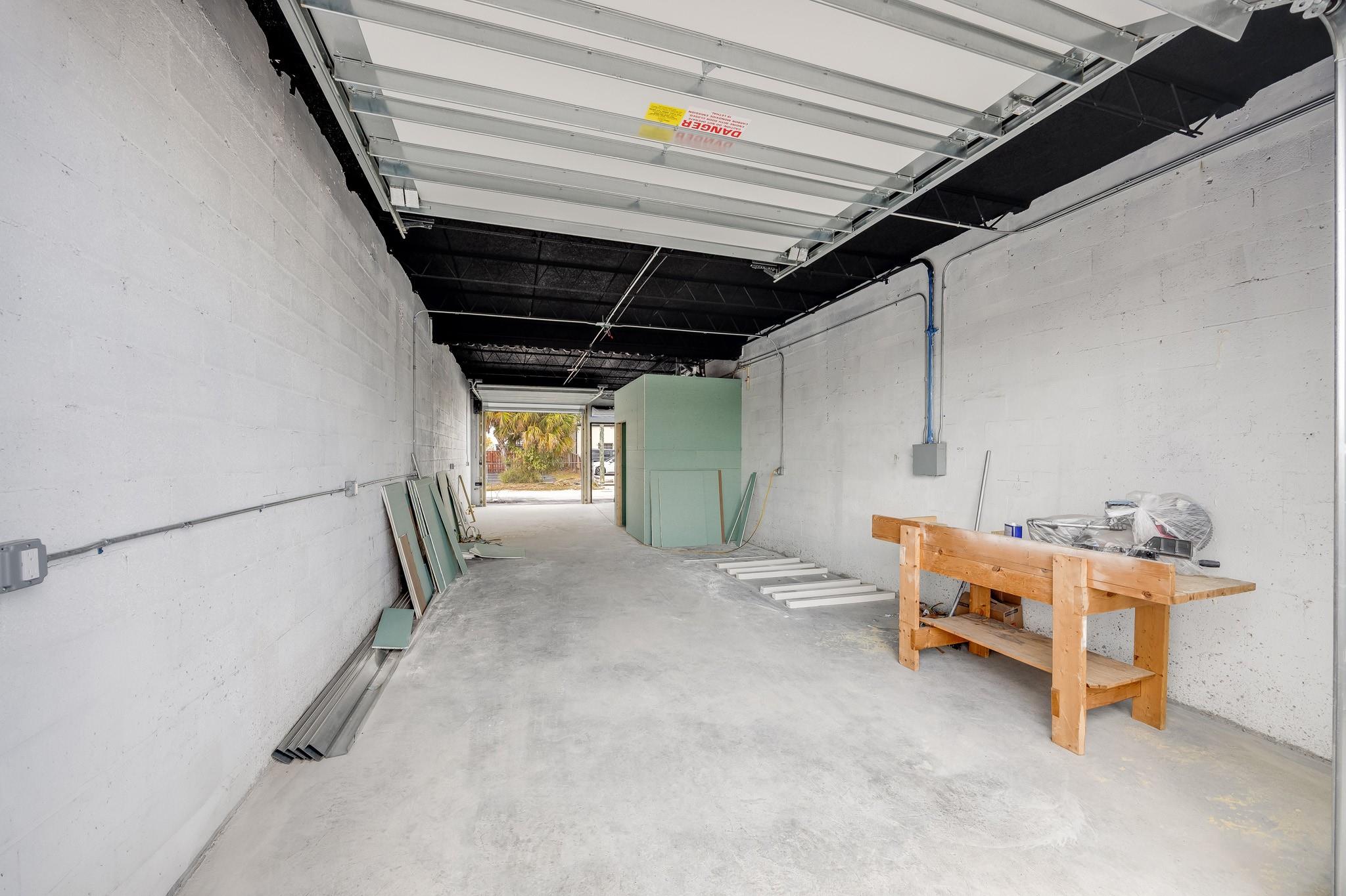 1041 NE 44th Ct