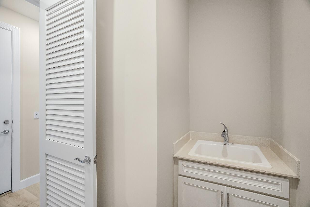 HARBOR ISLE PHASE 1 - Residential Lease