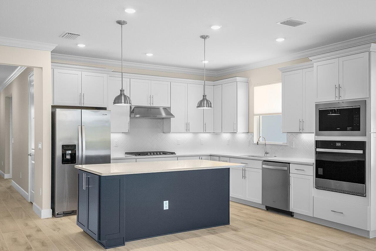 HARBOR ISLE PHASE 1 - Residential Lease