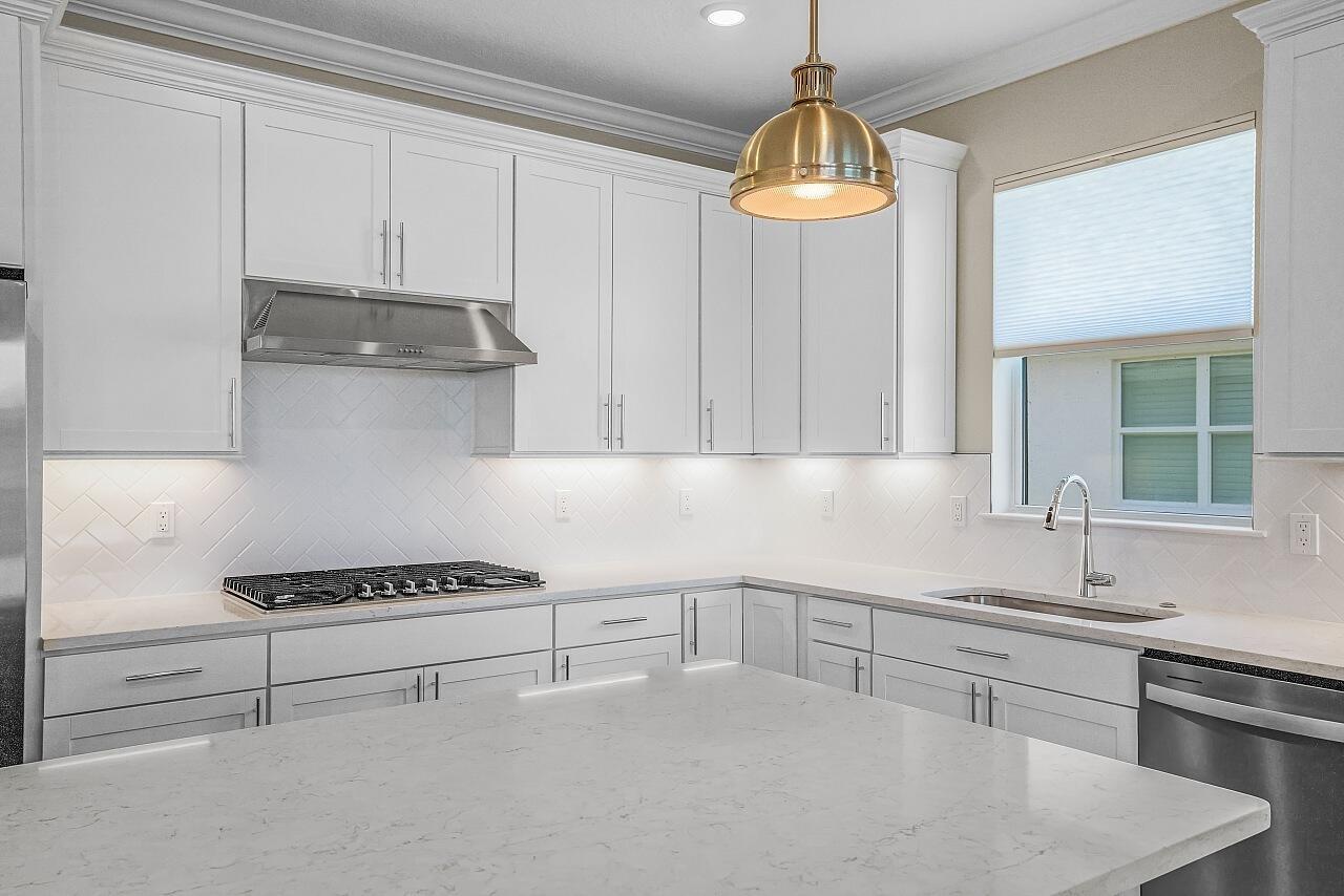 HARBOR ISLE PHASE 1 - Residential Lease