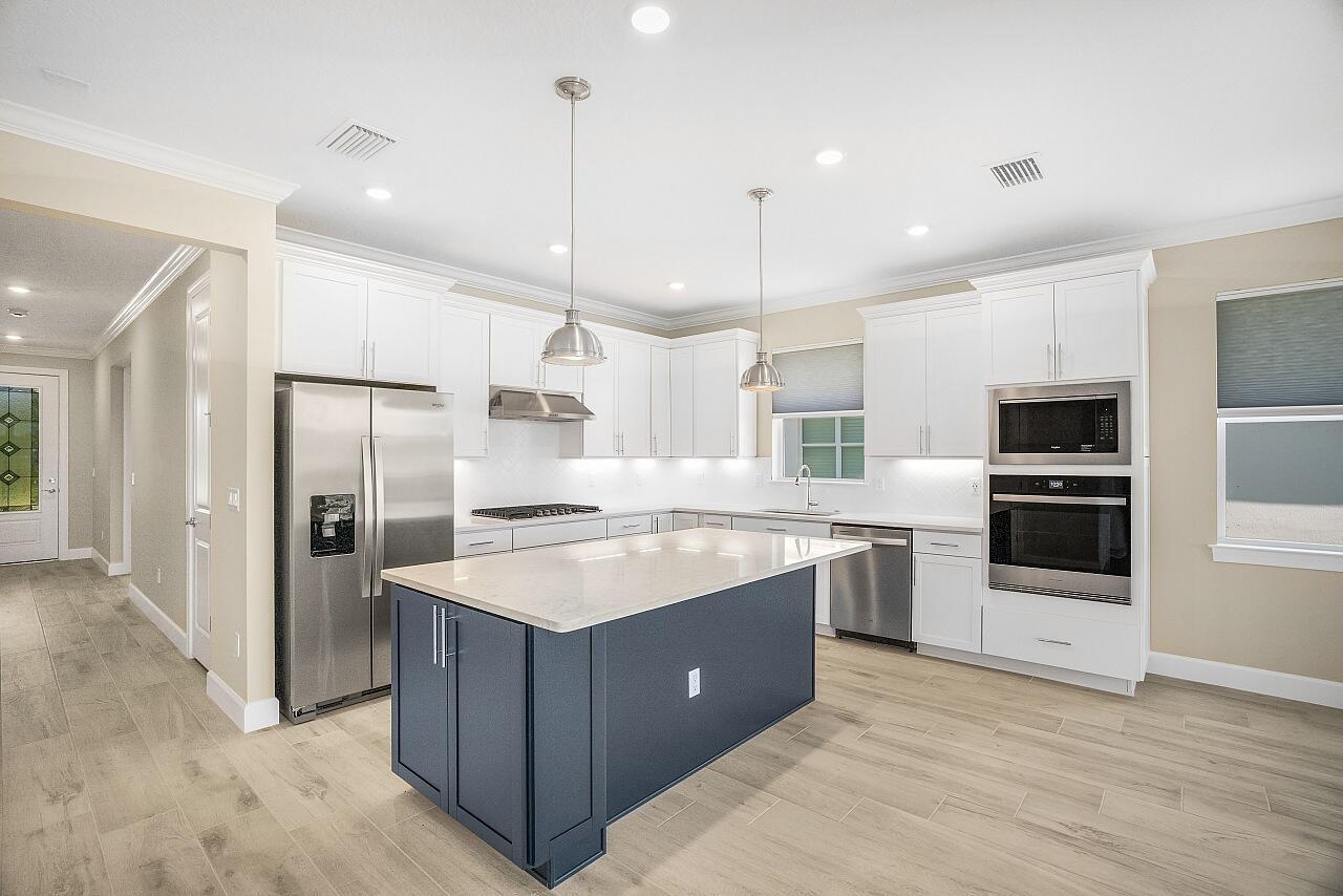 HARBOR ISLE PHASE 1 - Residential Lease