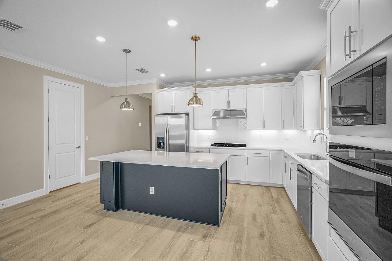 HARBOR ISLE PHASE 1 - Residential Lease