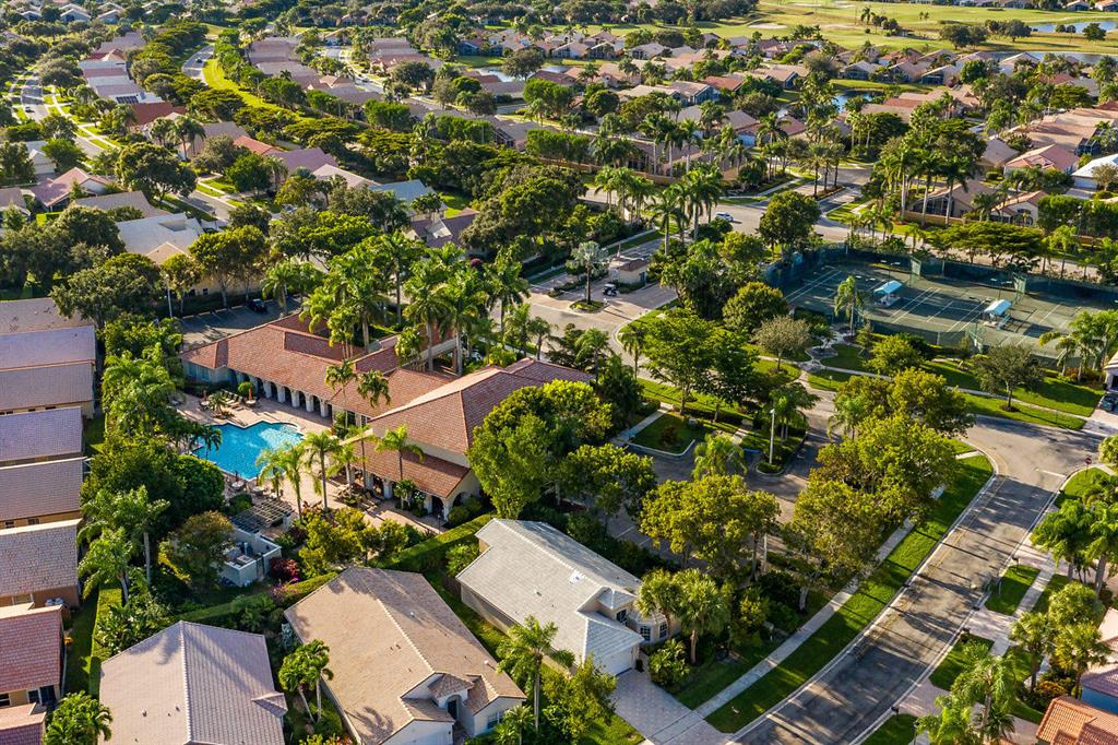LAKERIDGE GREENS AT PIPERS GLEN - Residential