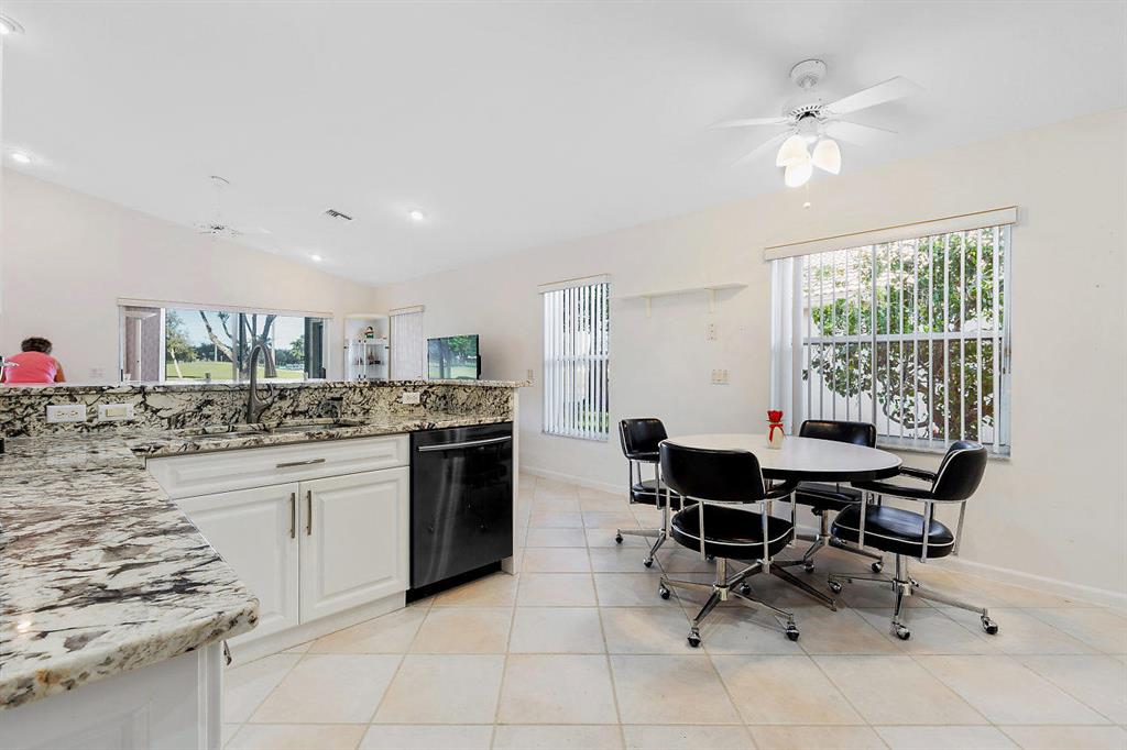 LAKERIDGE GREENS AT PIPERS GLEN - Residential