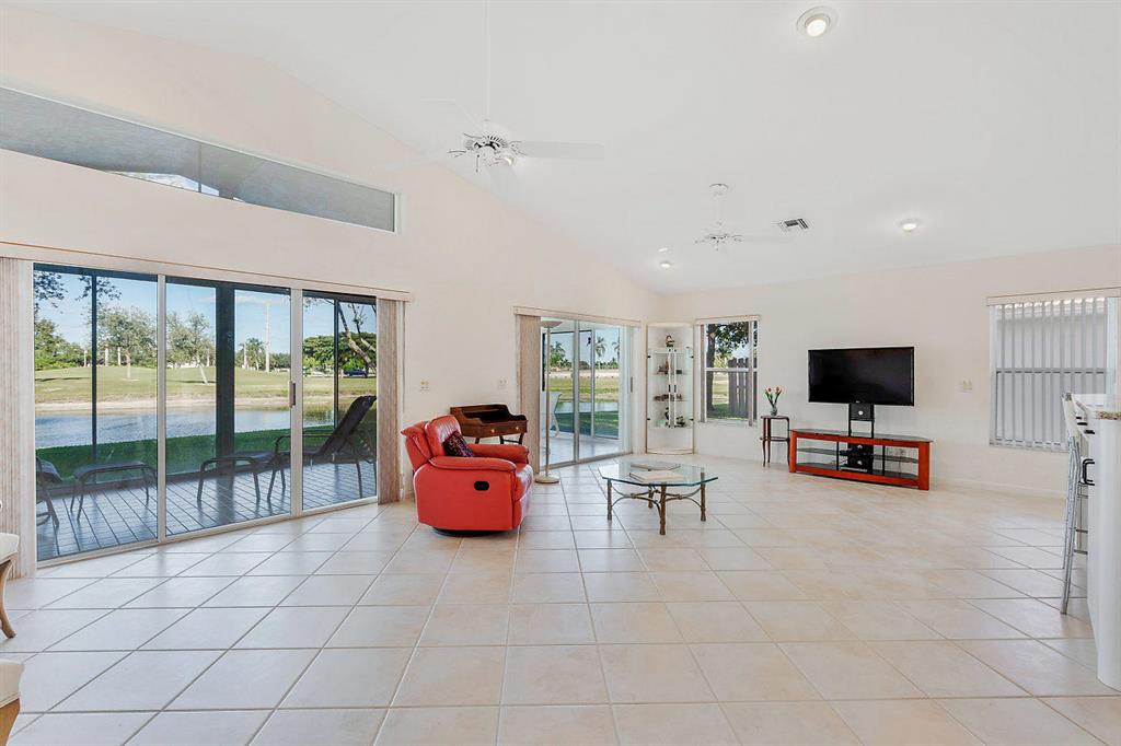 LAKERIDGE GREENS AT PIPERS GLEN - Residential