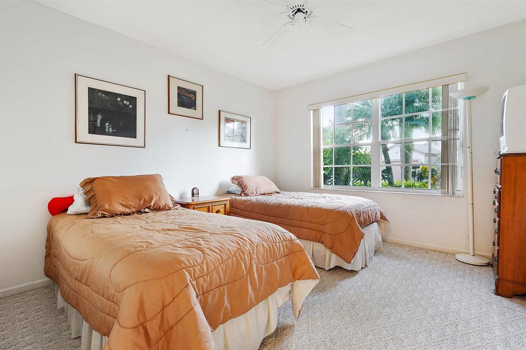 LAKERIDGE GREENS AT PIPERS GLEN - Residential