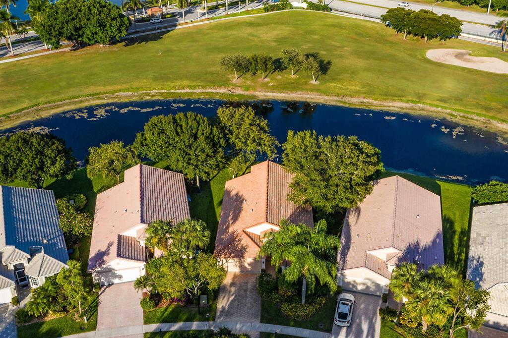 LAKERIDGE GREENS AT PIPERS GLEN - Residential