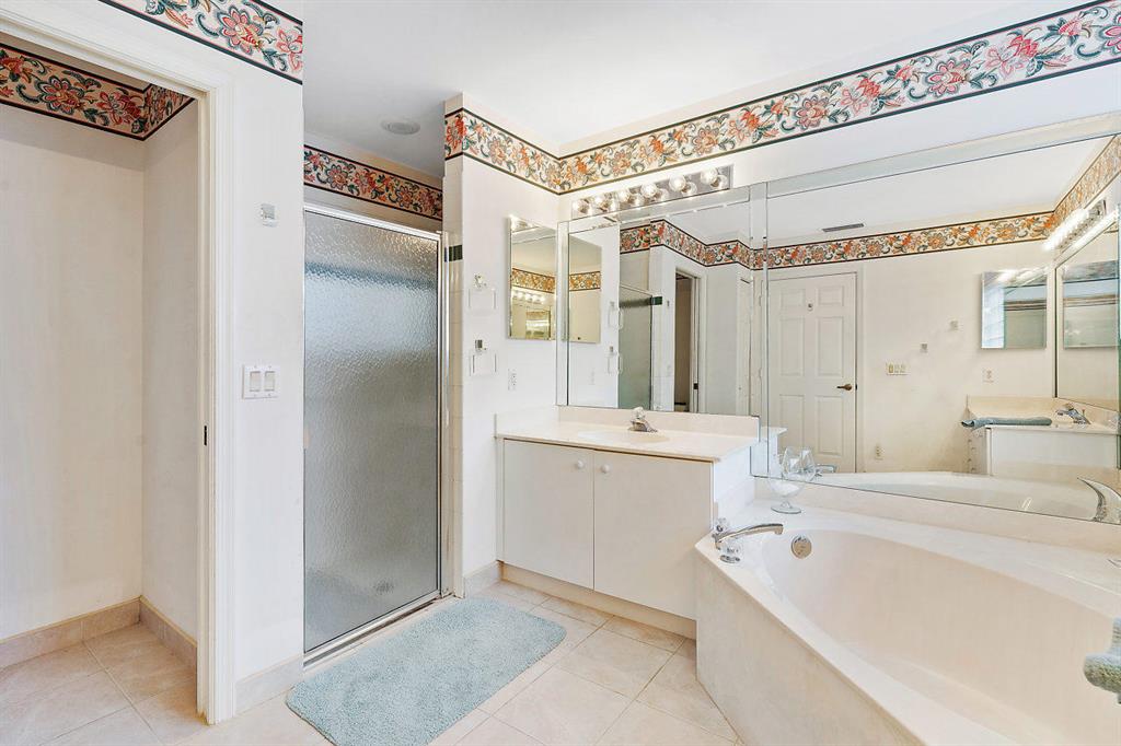 LAKERIDGE GREENS AT PIPERS GLEN - Residential