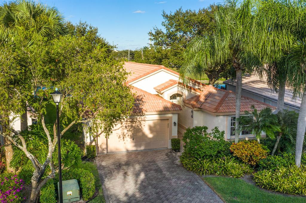 LAKERIDGE GREENS AT PIPERS GLEN - Residential