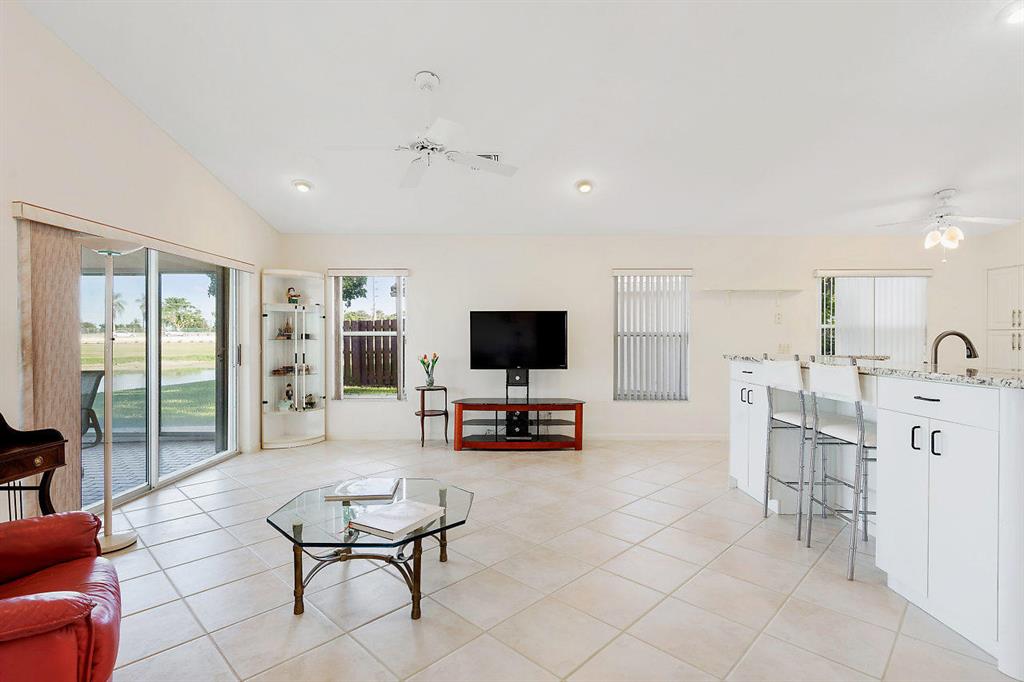 LAKERIDGE GREENS AT PIPERS GLEN - Residential