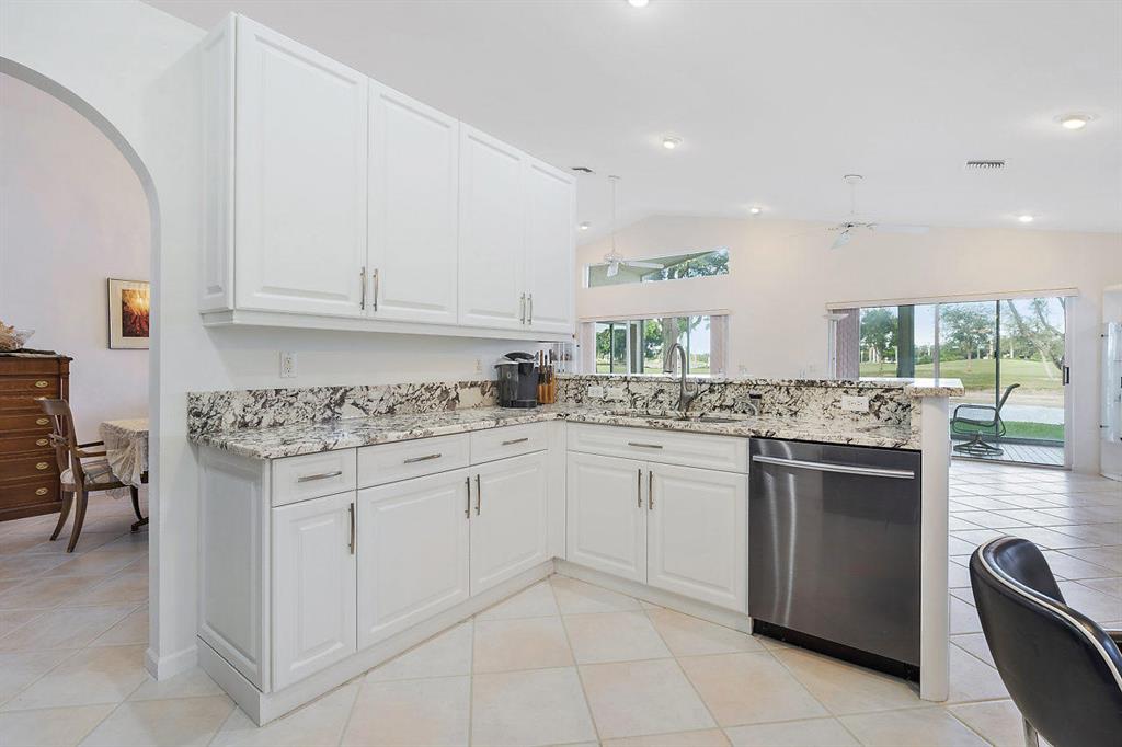 LAKERIDGE GREENS AT PIPERS GLEN - Residential