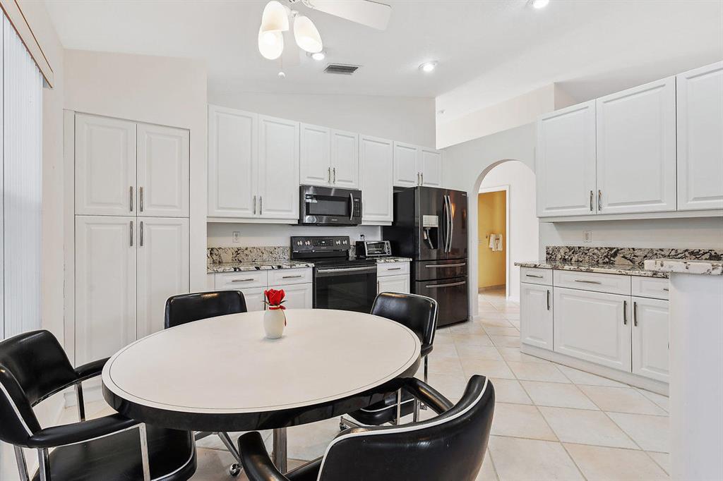 LAKERIDGE GREENS AT PIPERS GLEN - Residential