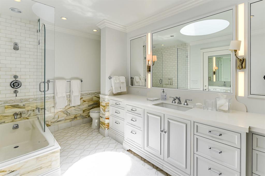 RESIDENCES AT SLOANS CURVE - Residential