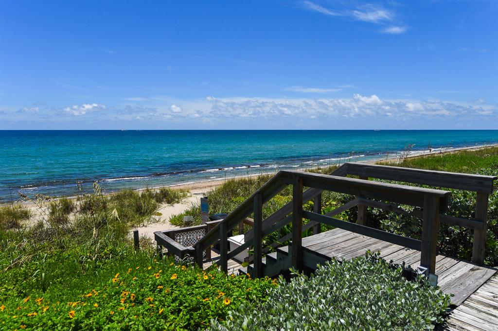 RESIDENCES AT SLOANS CURVE - Residential