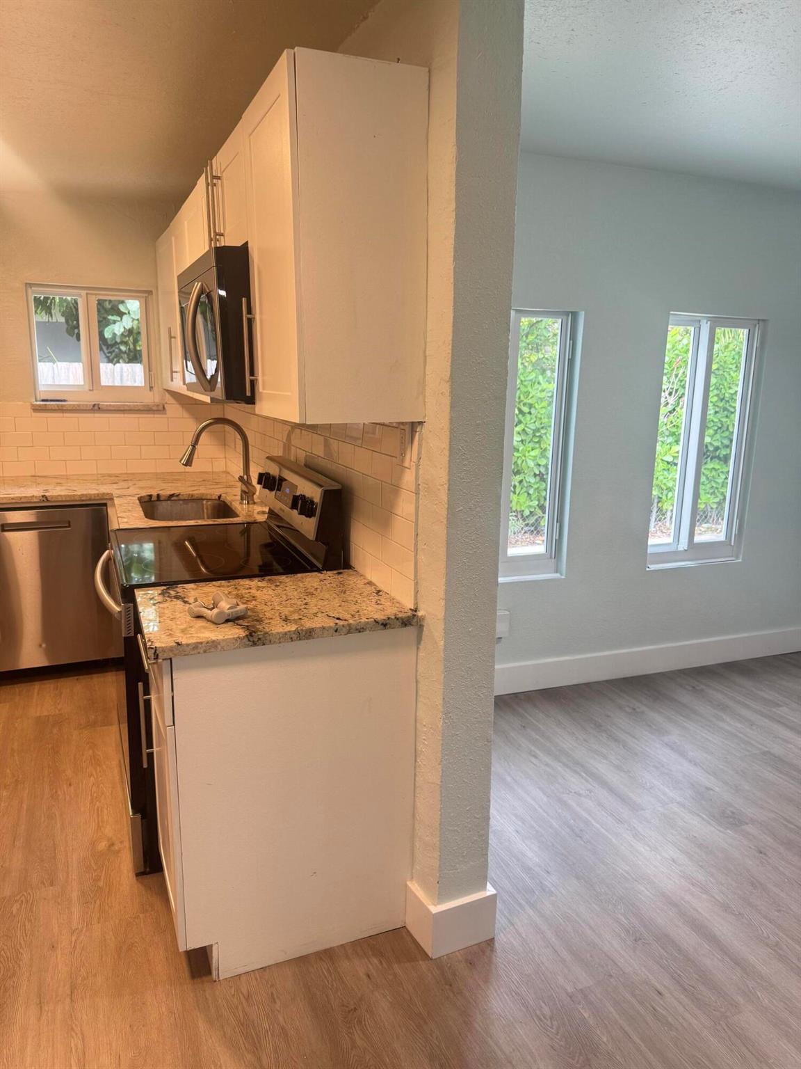 COLONIAL ESTS - Residential Lease