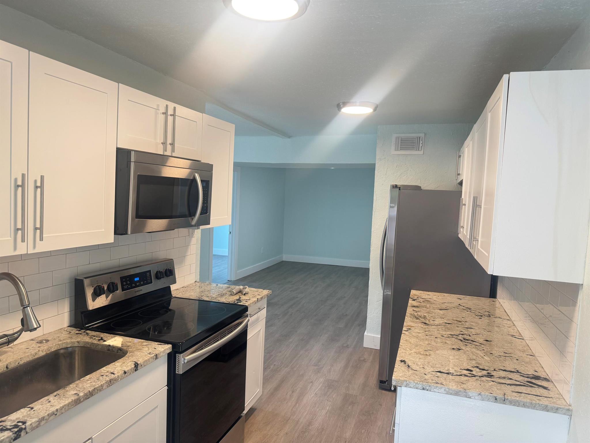 COLONIAL ESTS - Residential Lease