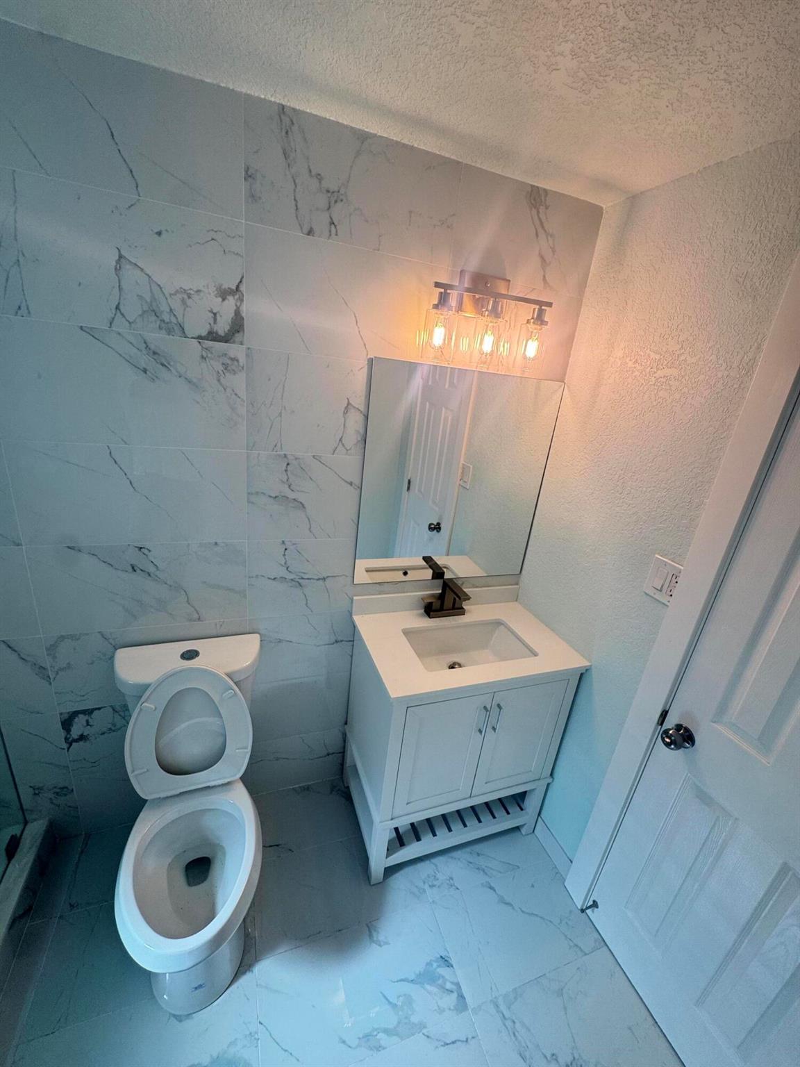 COLONIAL ESTS - Residential Lease