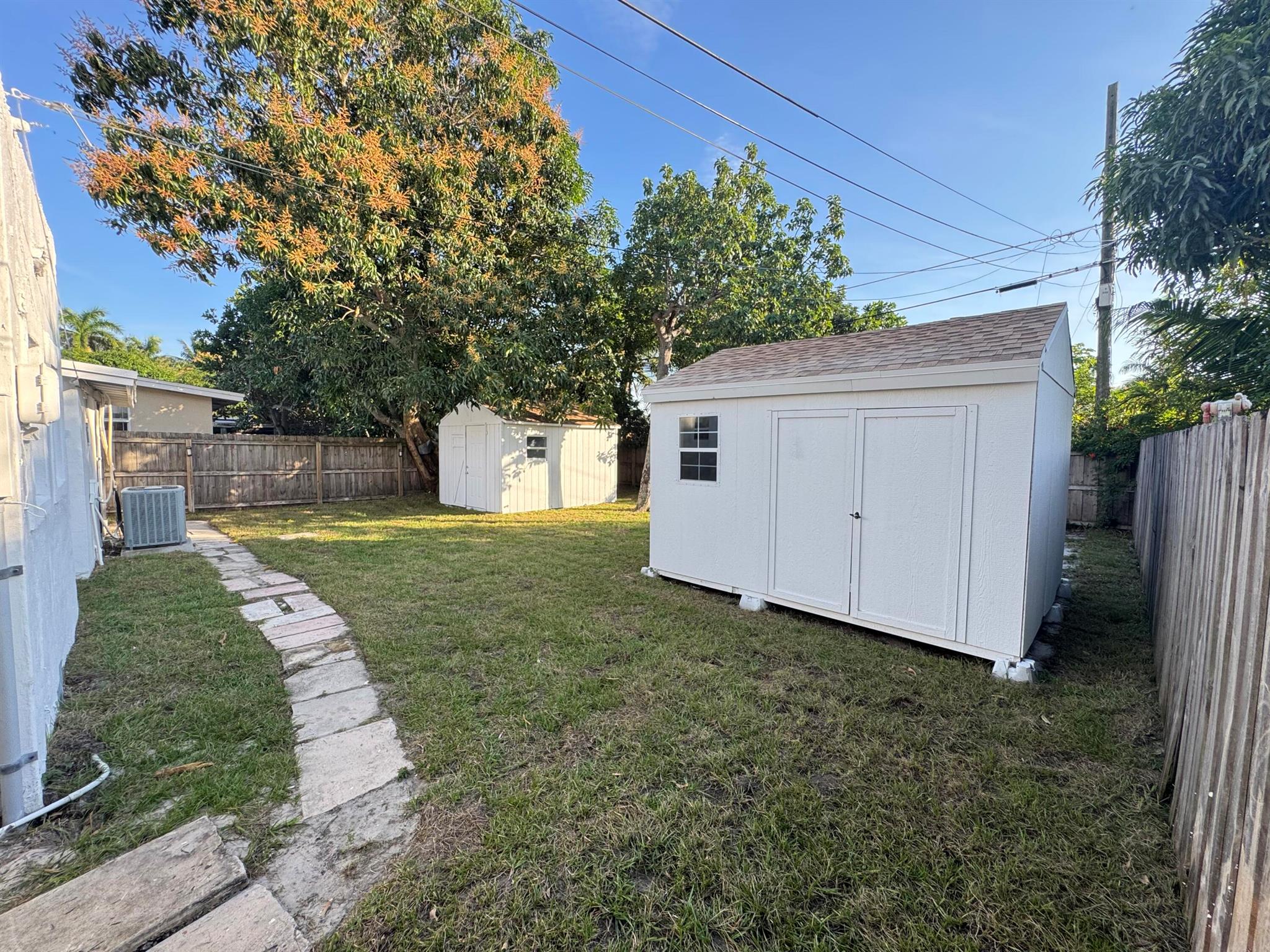 COLONIAL ESTS - Residential Lease