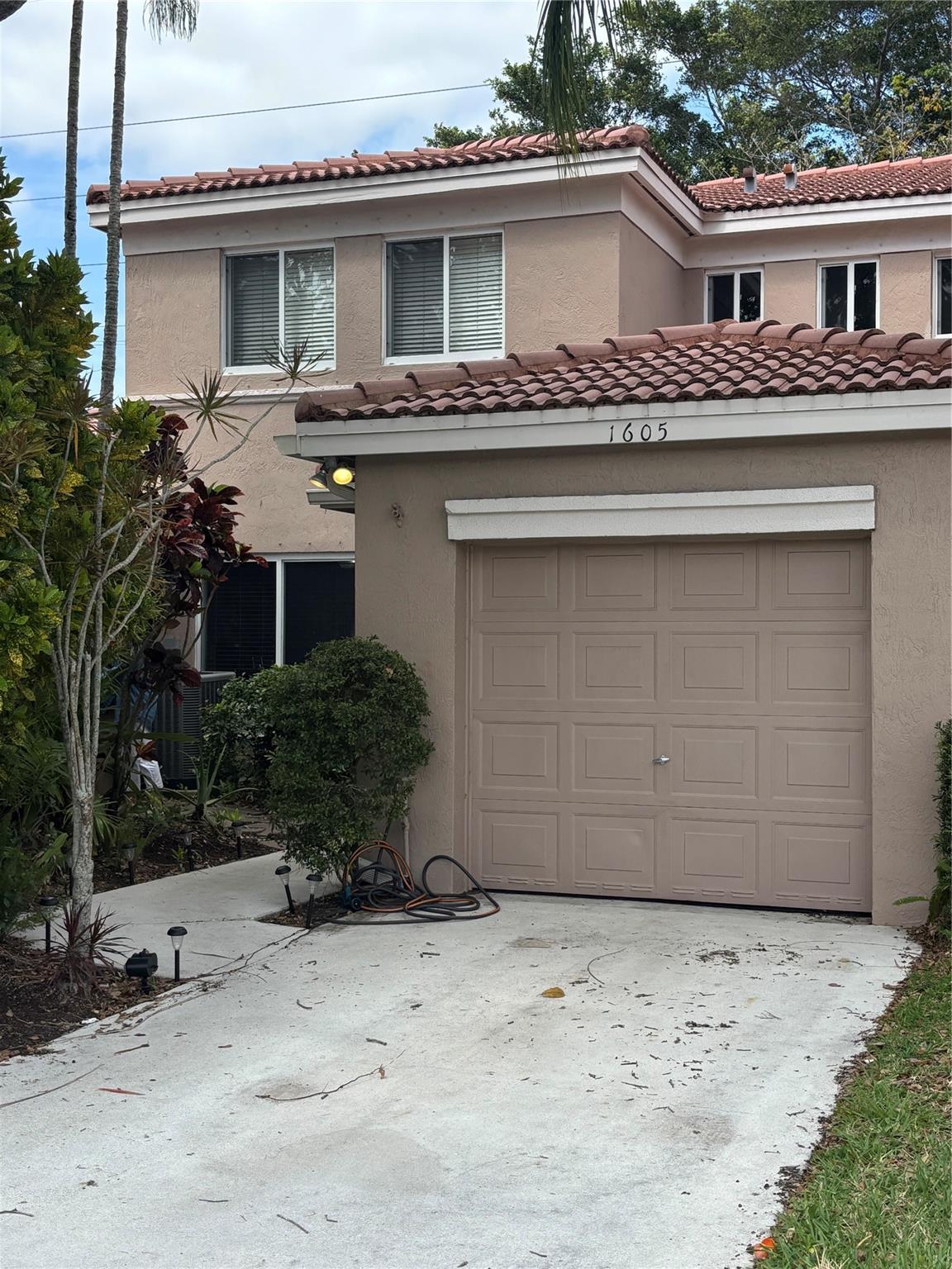 1605 W Harmony Lake Cir 1605