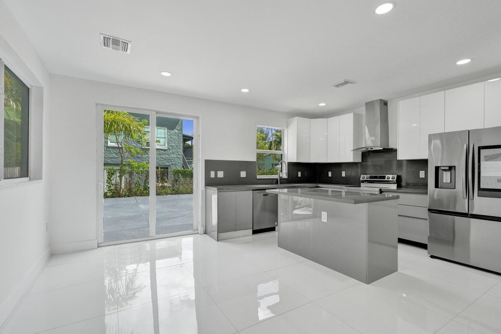 Photo of 1215 W Las Olas Boulevard #1215, Fort Lauderdale, FL 33312 (MLS # B26027965)