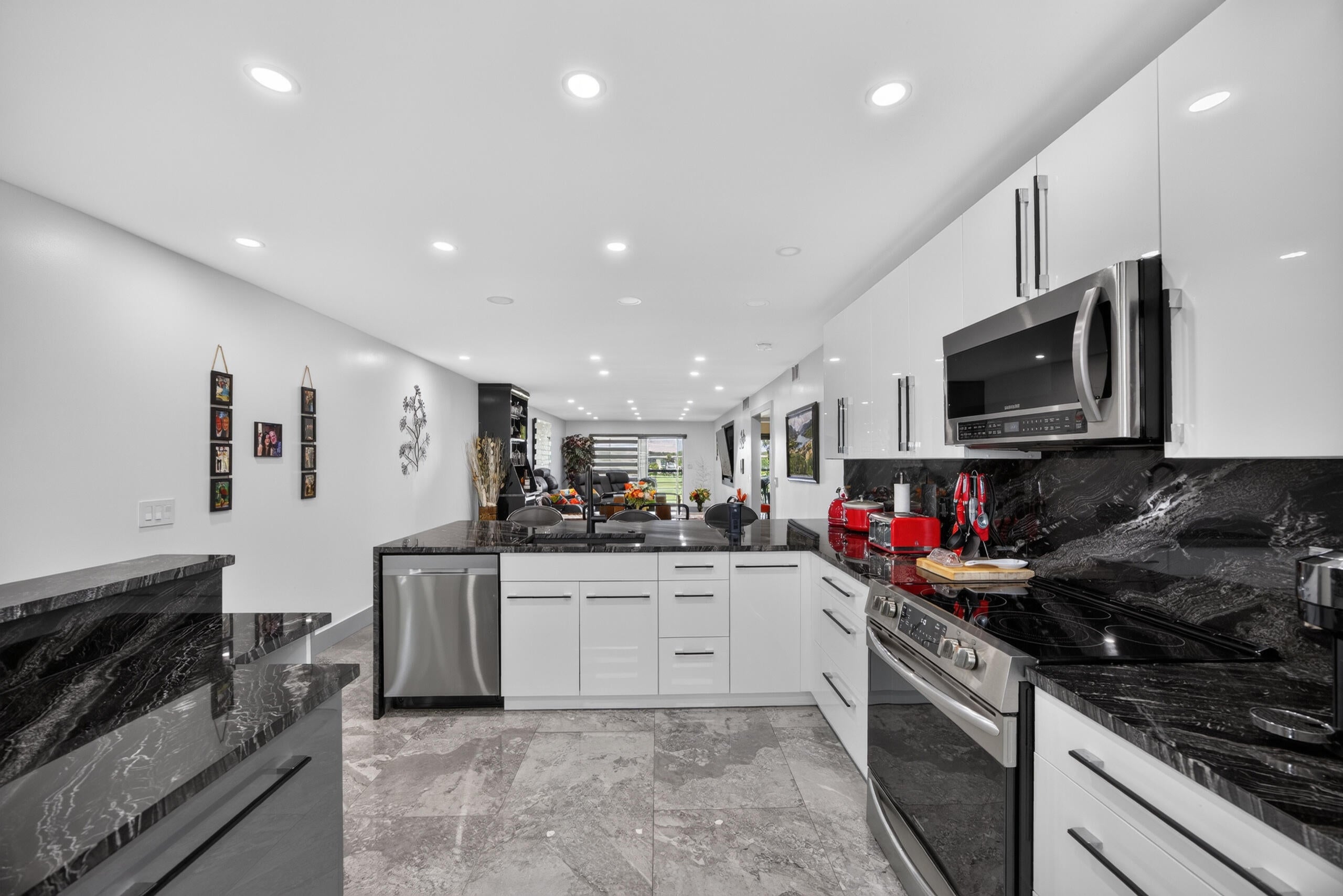 2903 VICTORIA Circle O4