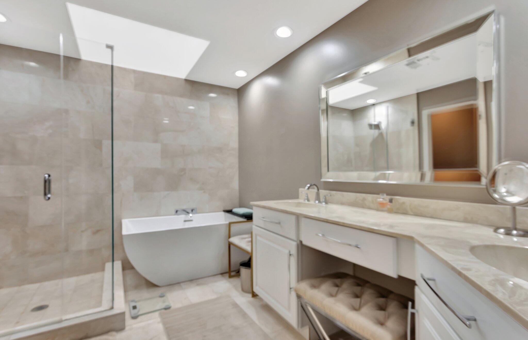 VILLA DESTE CONDO - Residential