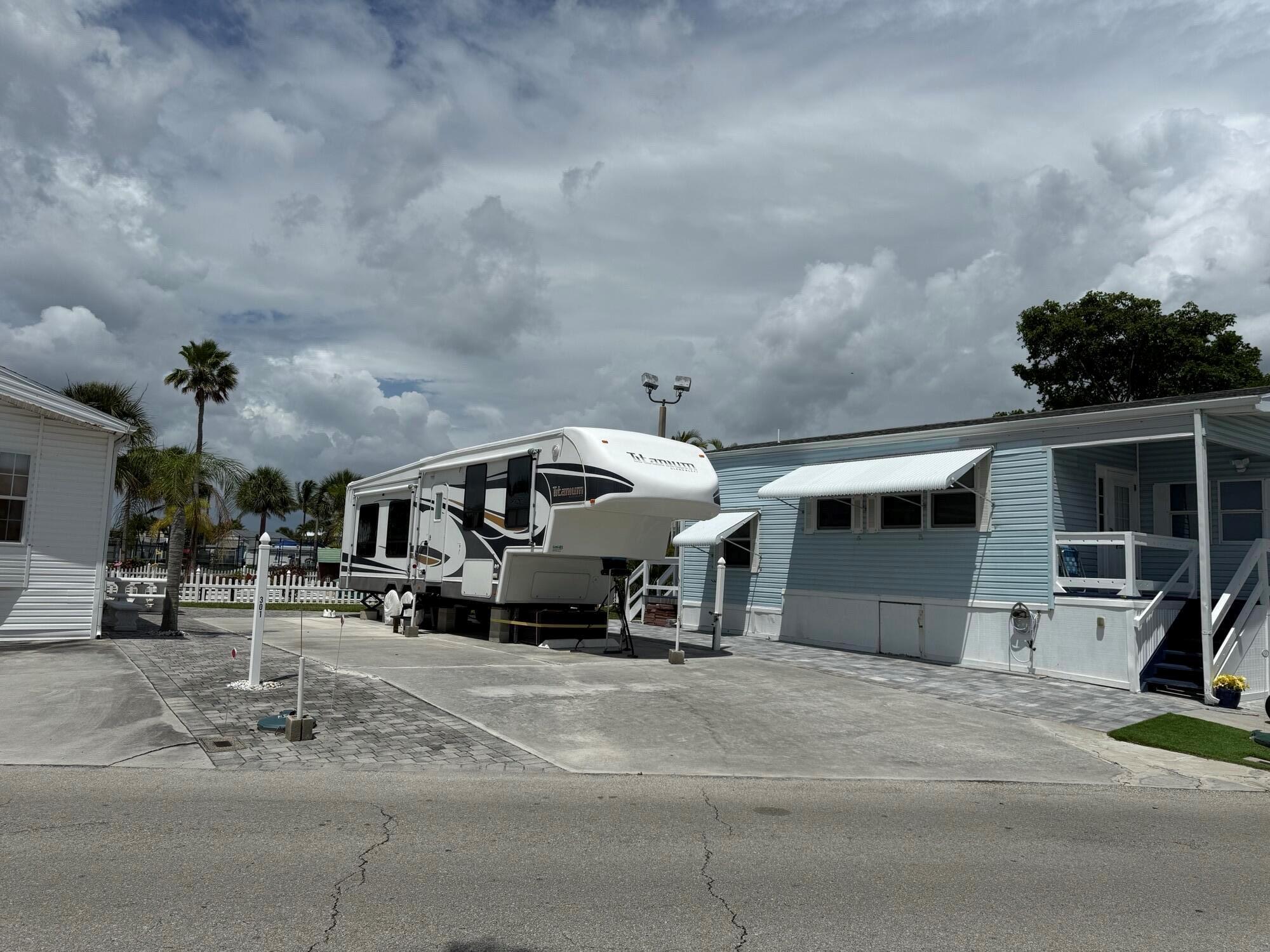 301 Nettles Boulevard, Jensen Beach, FL, 34957/$189,000 4 301 Nettles Boulevard