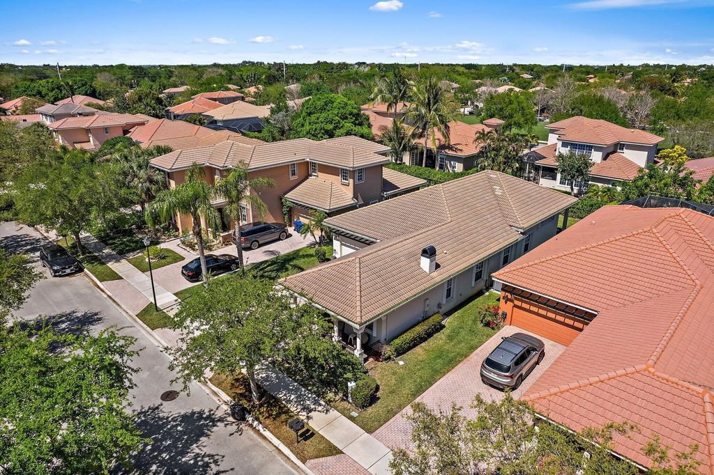 Photo of 153 Via Rosina, Jupiter, FL 33458 (MLS # R11083805)