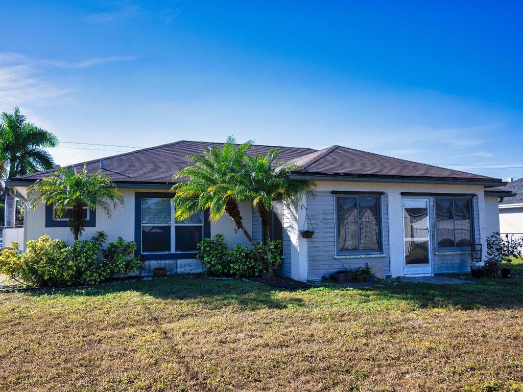 Photo of 707 NW Nw Floresta Dr, Port Saint Lucie, FL 34983 (MLS # R11134194)