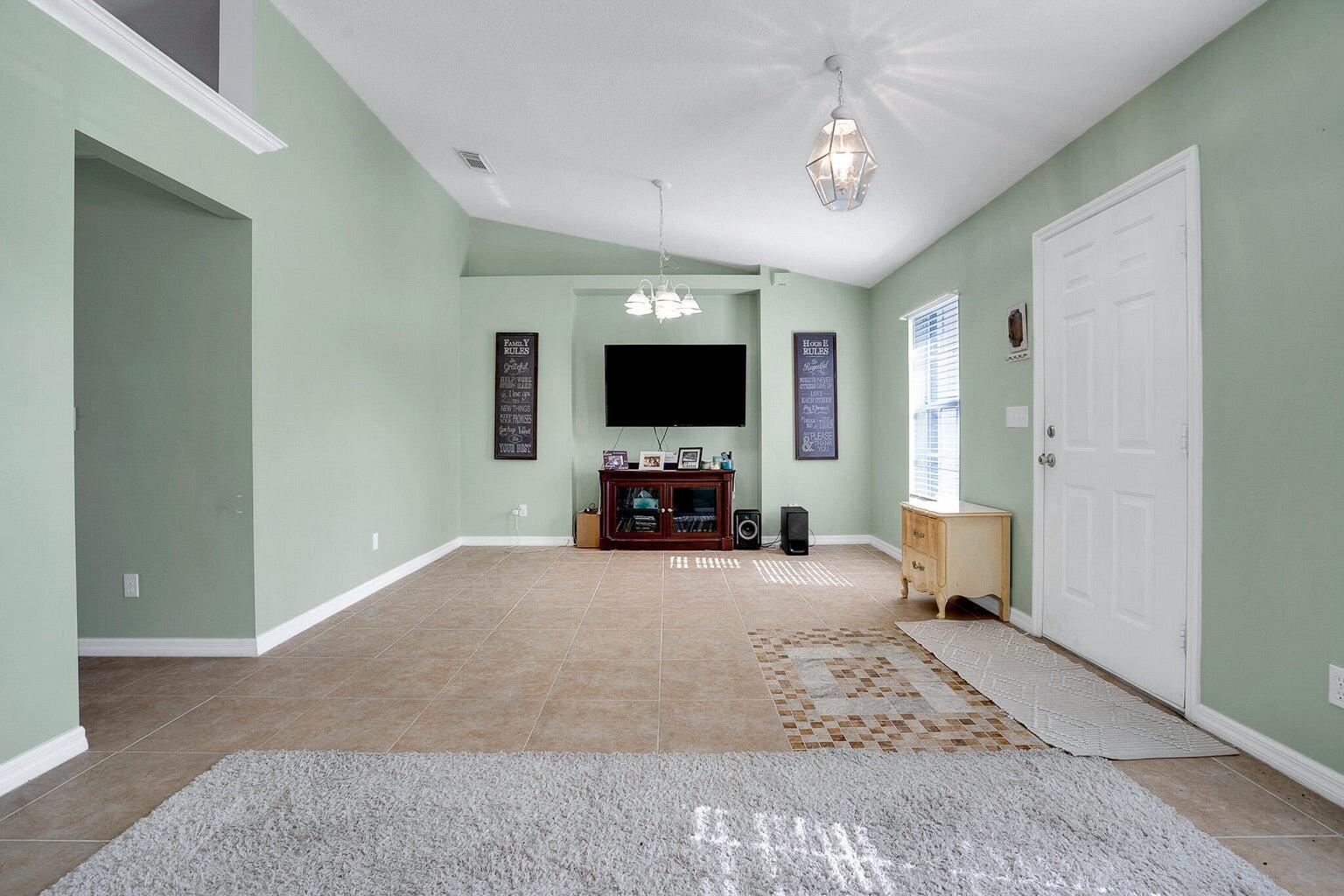 PORT ST LUCIE SECTION 25 - Residential Lease