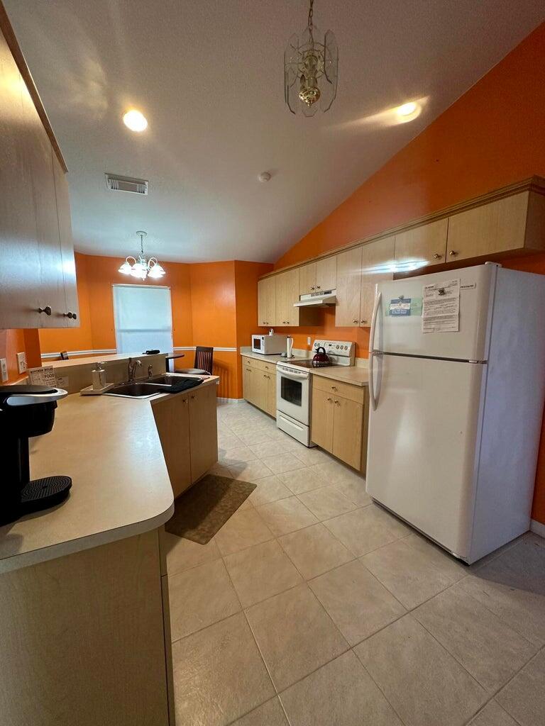 PORT ST LUCIE SECTION 25 - Residential Lease