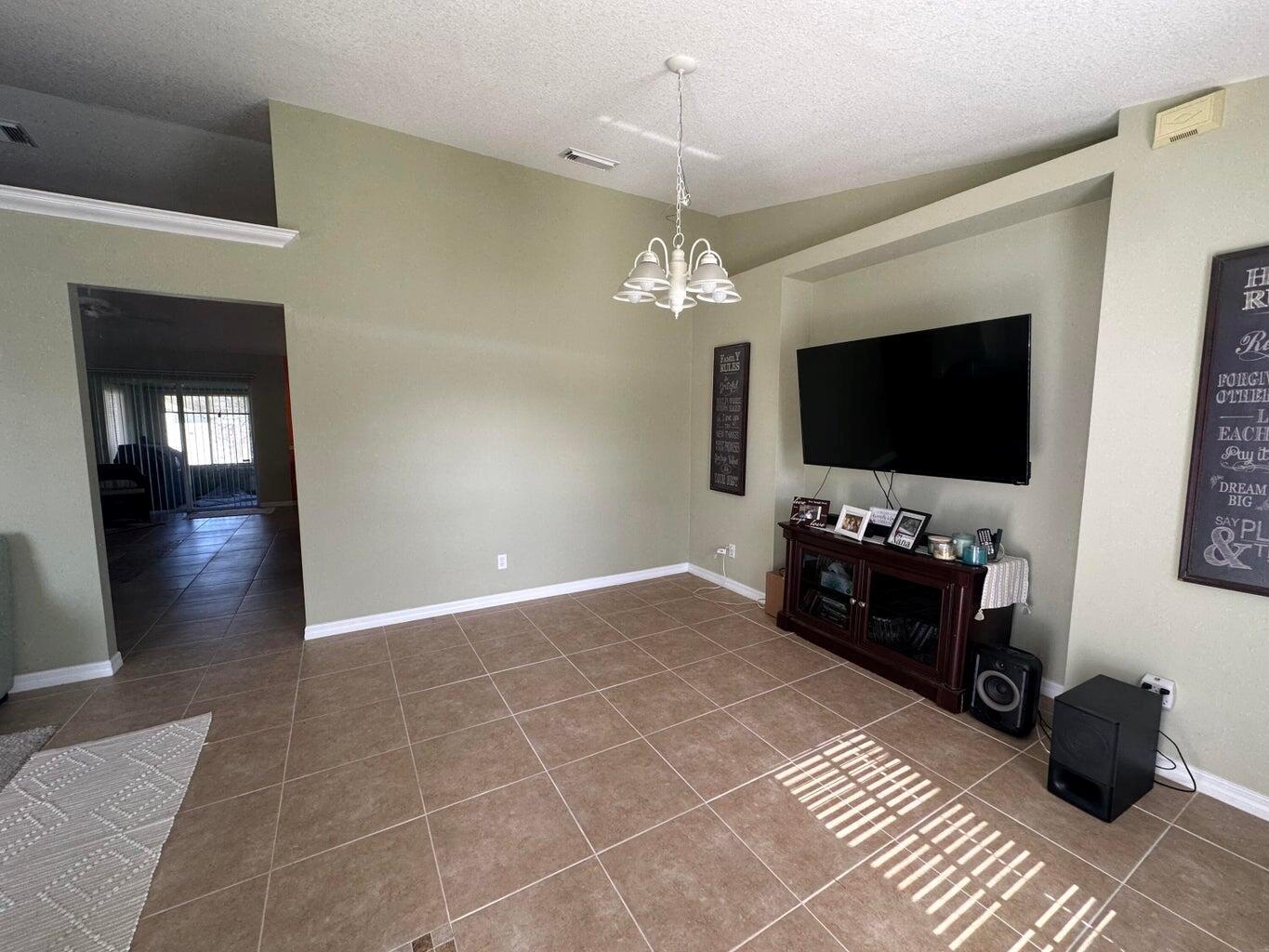 PORT ST LUCIE SECTION 25 - Residential Lease