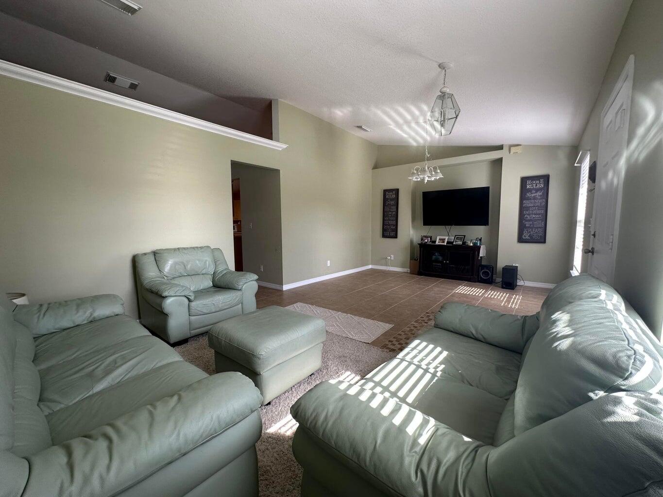 PORT ST LUCIE SECTION 25 - Residential Lease
