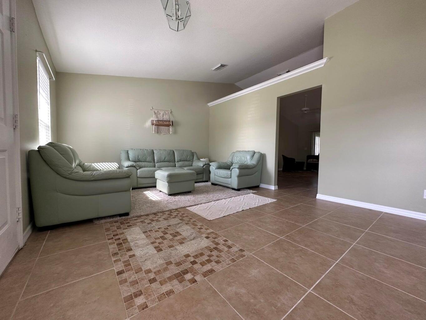 PORT ST LUCIE SECTION 25 - Residential Lease