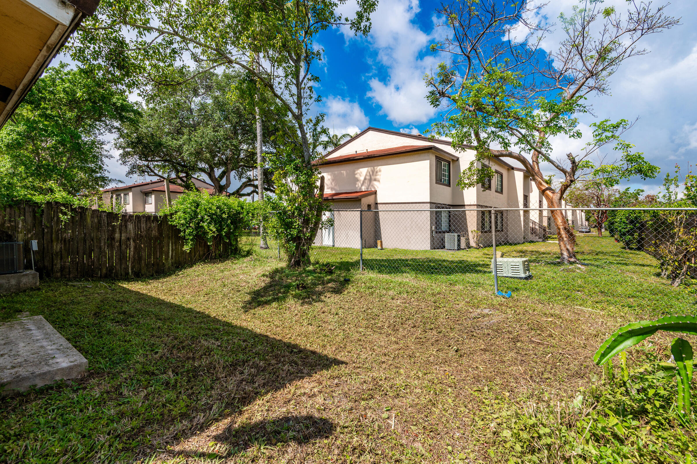 HOLLYWOOD RIDGE FARMS 2-16 MISC - Residential Lease