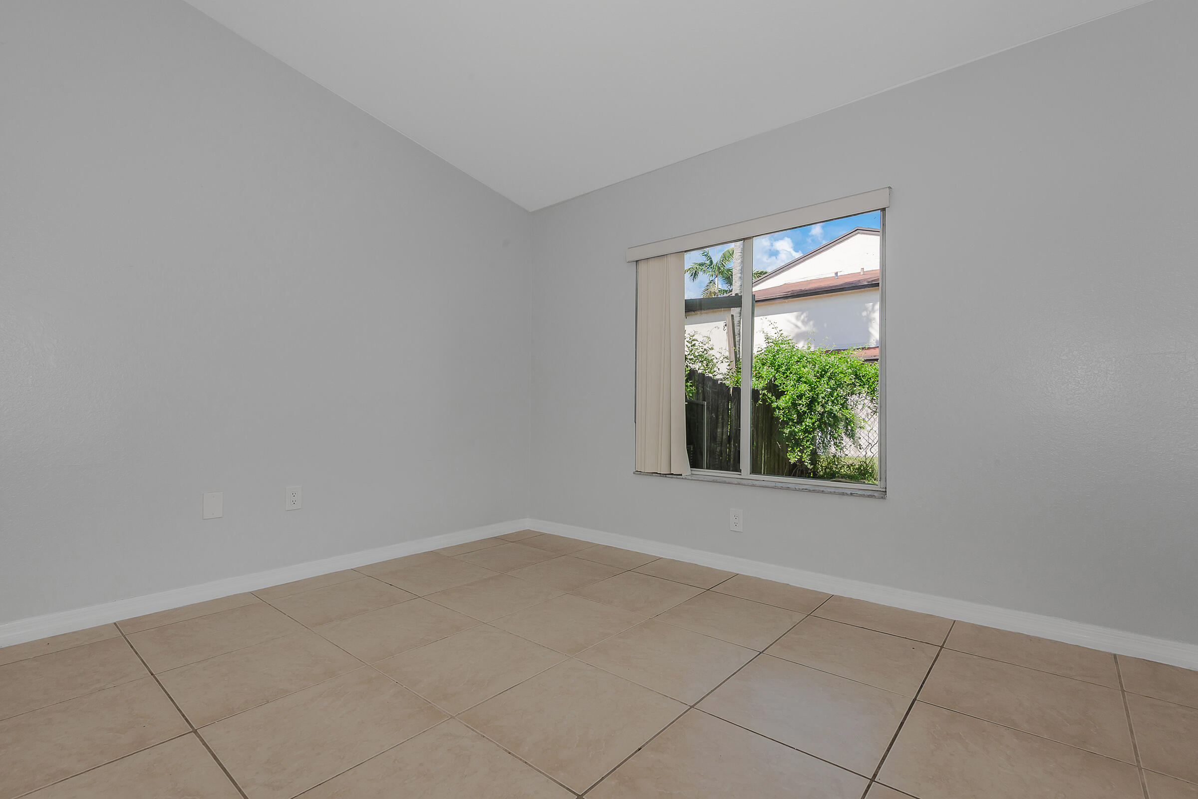 HOLLYWOOD RIDGE FARMS 2-16 MISC - Residential Lease