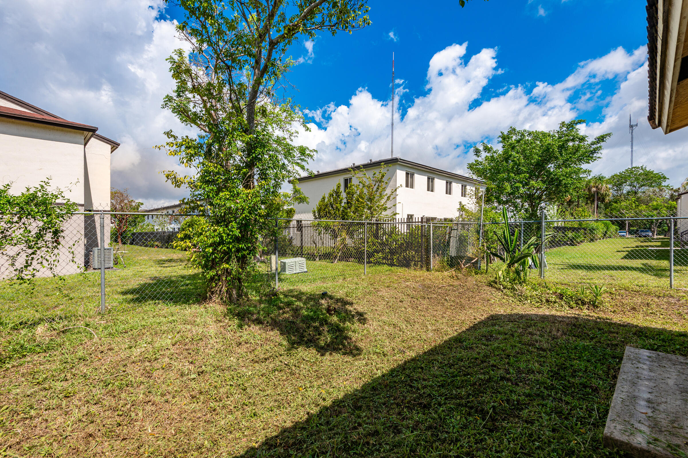 HOLLYWOOD RIDGE FARMS 2-16 MISC - Residential Lease