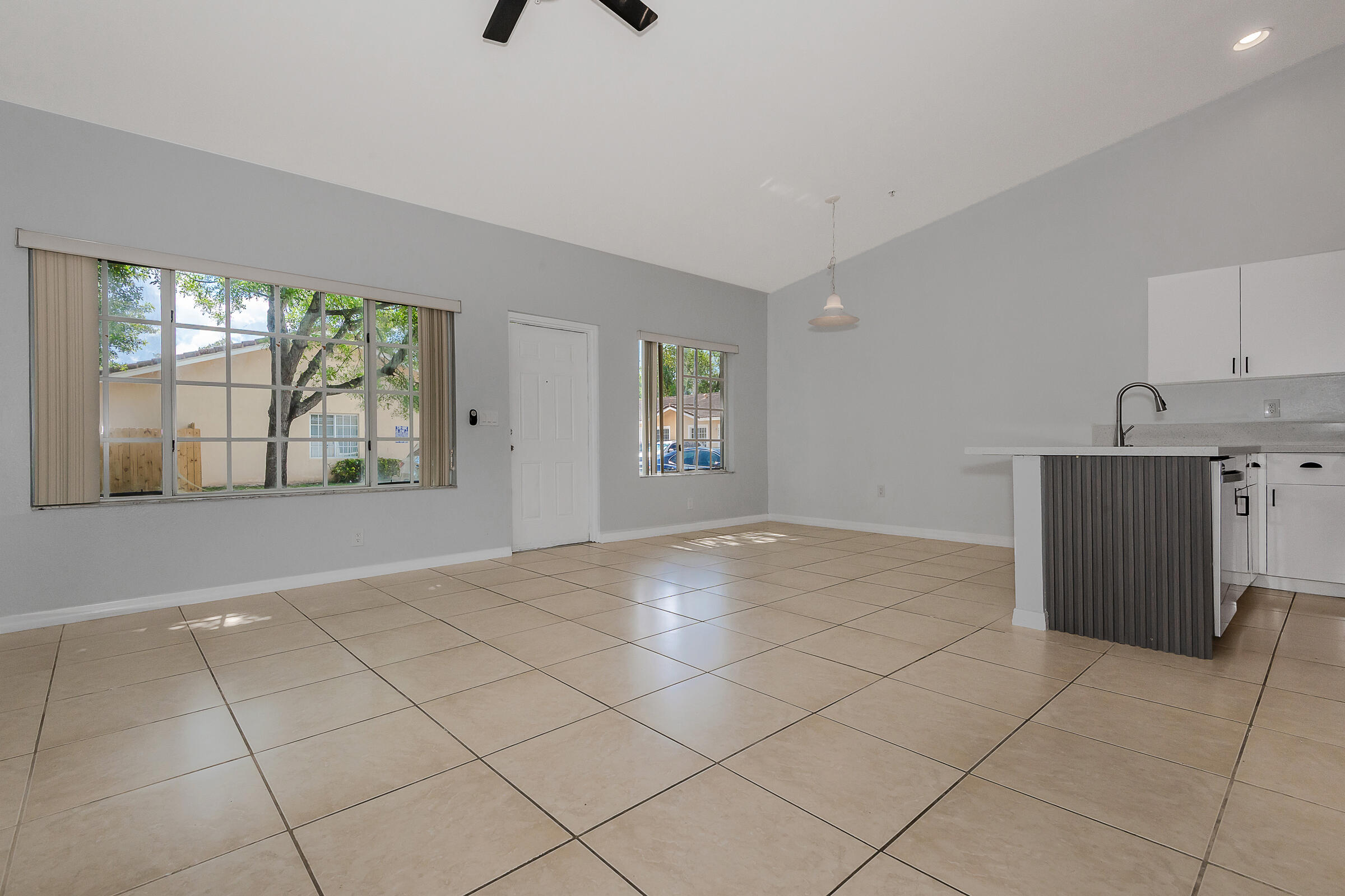 HOLLYWOOD RIDGE FARMS 2-16 MISC - Residential Lease