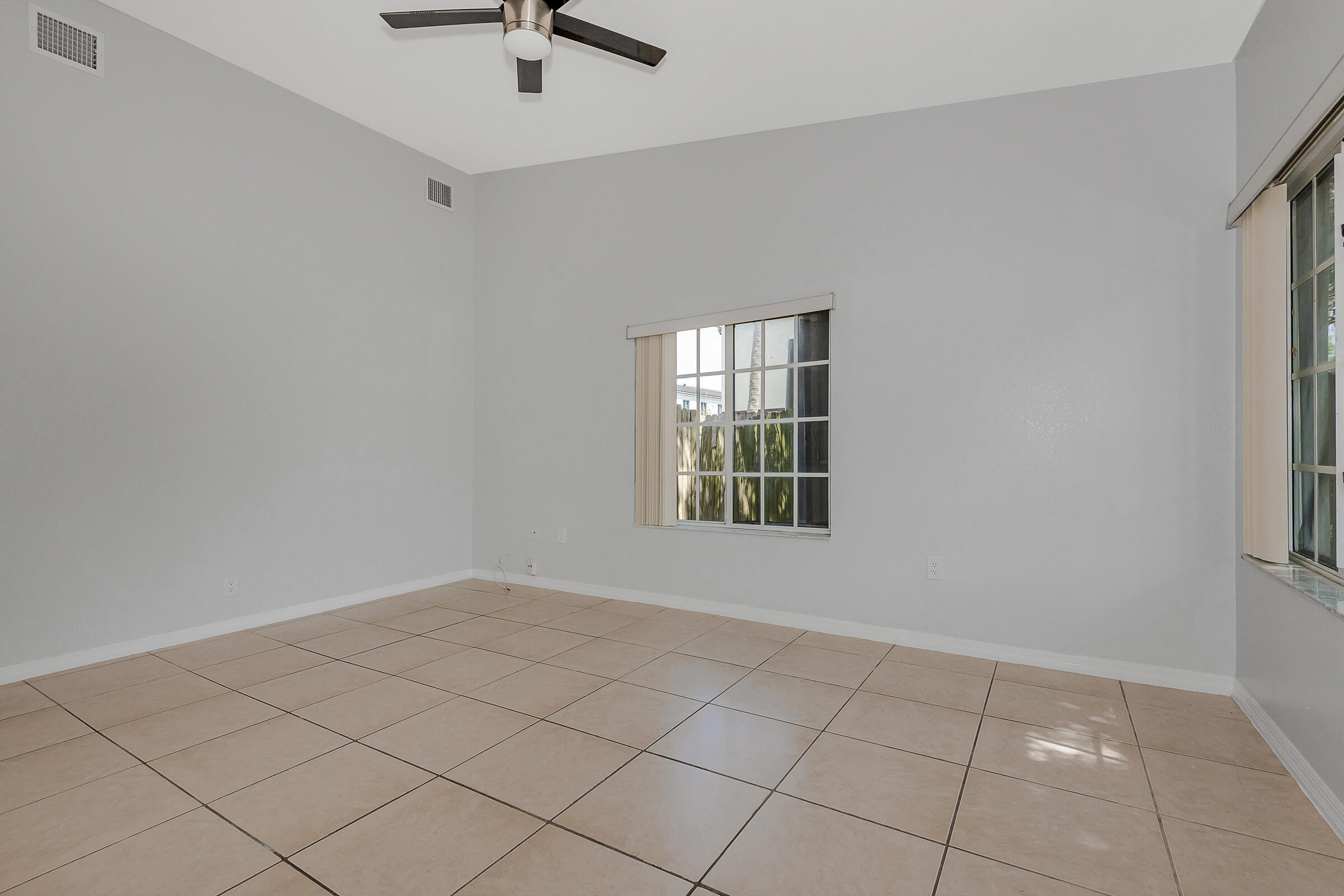 HOLLYWOOD RIDGE FARMS 2-16 MISC - Residential Lease